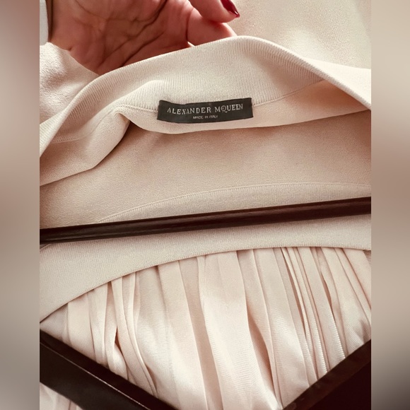 Alexander McQuin dress. Lightly used - Picture 4 of 4